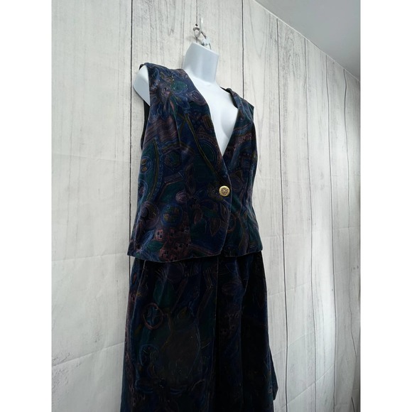 Nobrand Vintage 60's - 70's Matching Velvet Floral Skirt and Vest Set - Picture 4 of 10